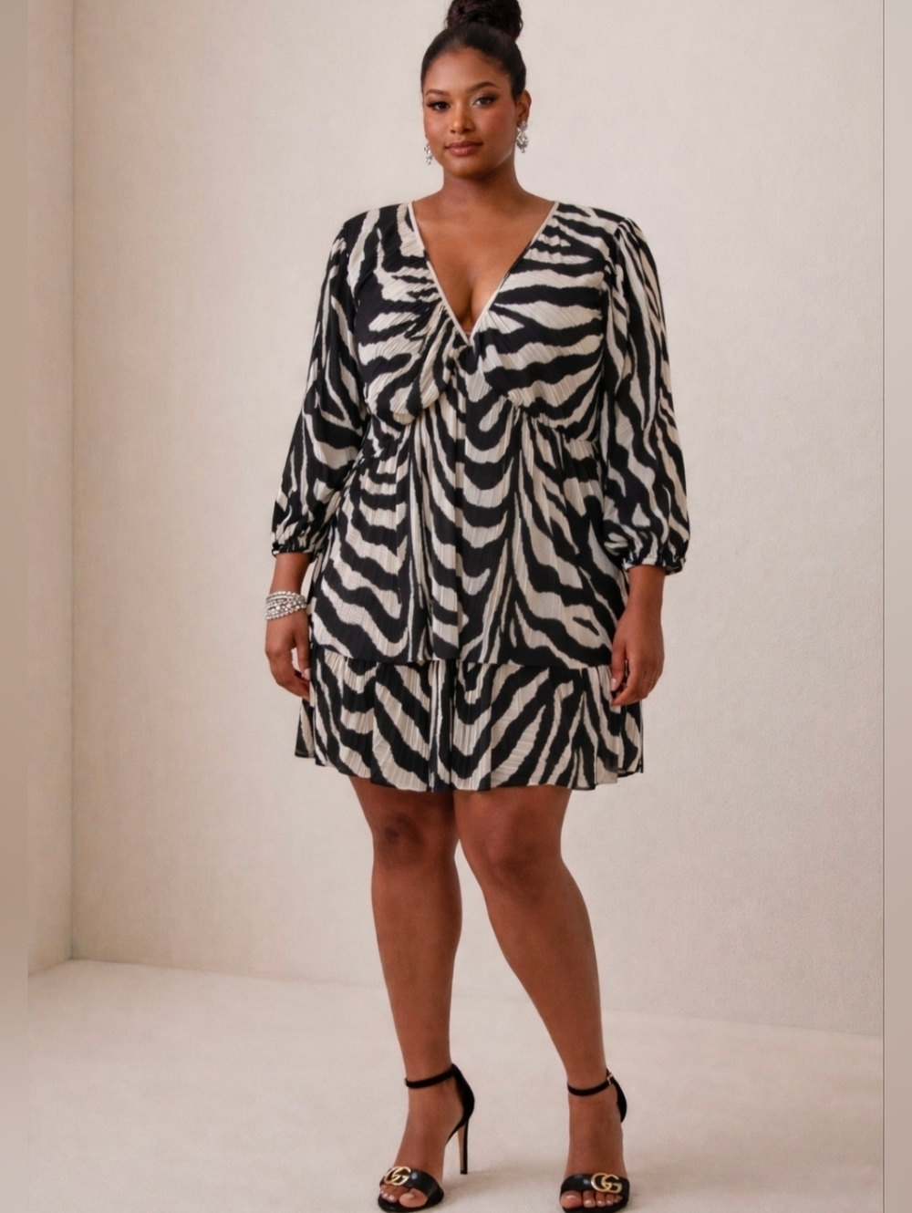 H&M Black and White Zebra-Print Krinkled Long Sleeve V-Neck Dress Sz Large NEW